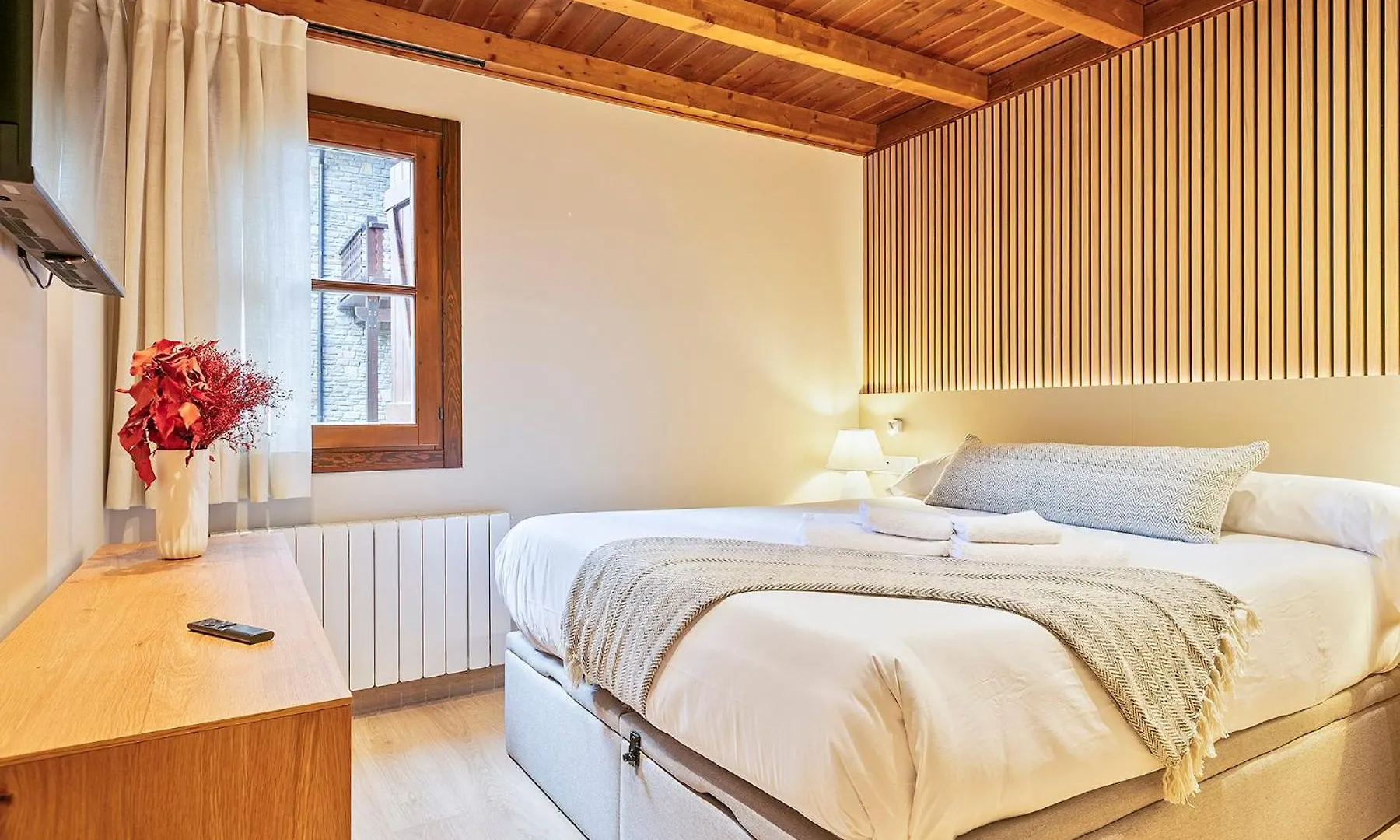 Luderna - Apartamento Val De Ruda B92 Ticolet Naut Aran 0*,  Hiszpania